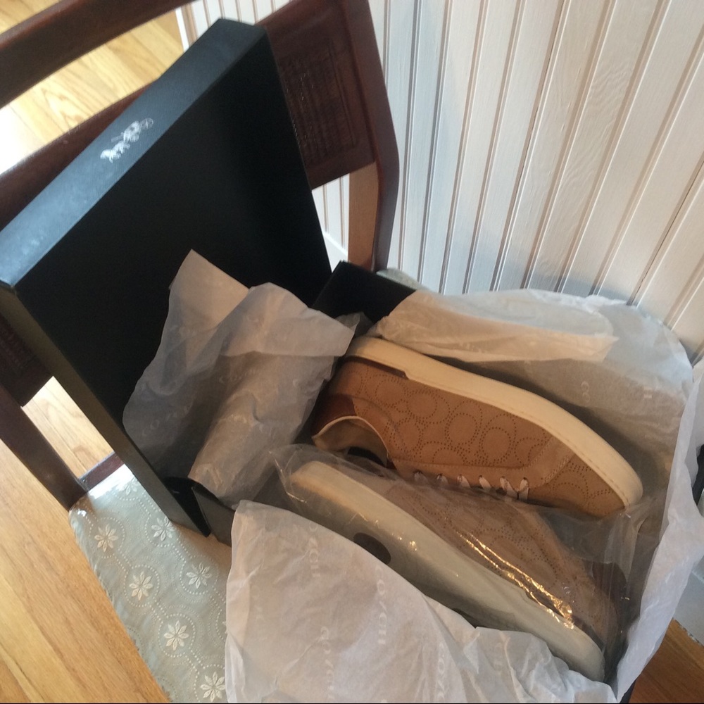 Men’s COACH Clip Low Top Sneakers - Picture 7 of 9